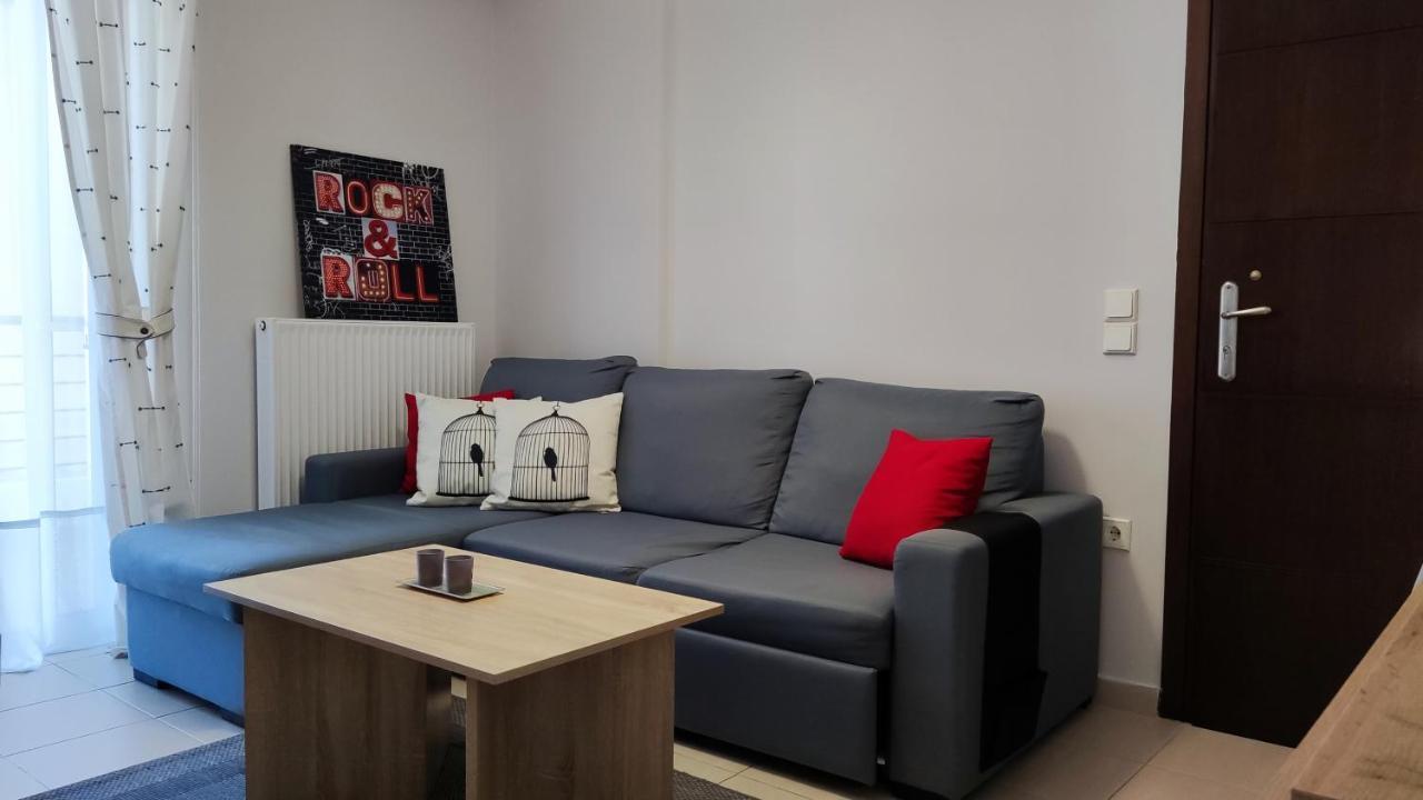 Rock & Roll 2 - Modern Apartment In Trikala Extérieur photo